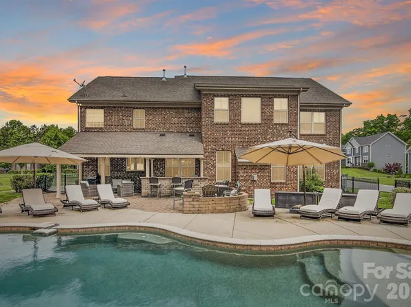 4046 Lake Prairie Dr, Matthews, NC 28104