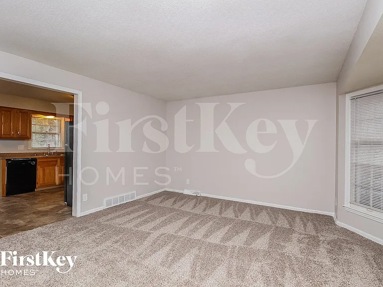 9214 Farley Ave — Photo 2