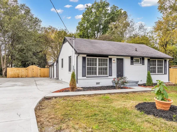 1902 Meadowgreen Dr, Murfreesboro, TN 37130