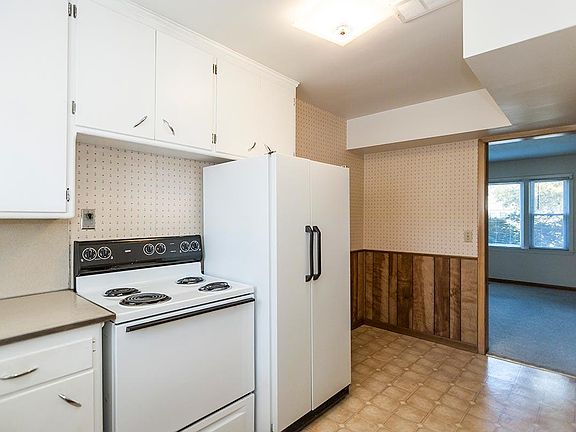 5th image of 4421 Calvert St #2X1