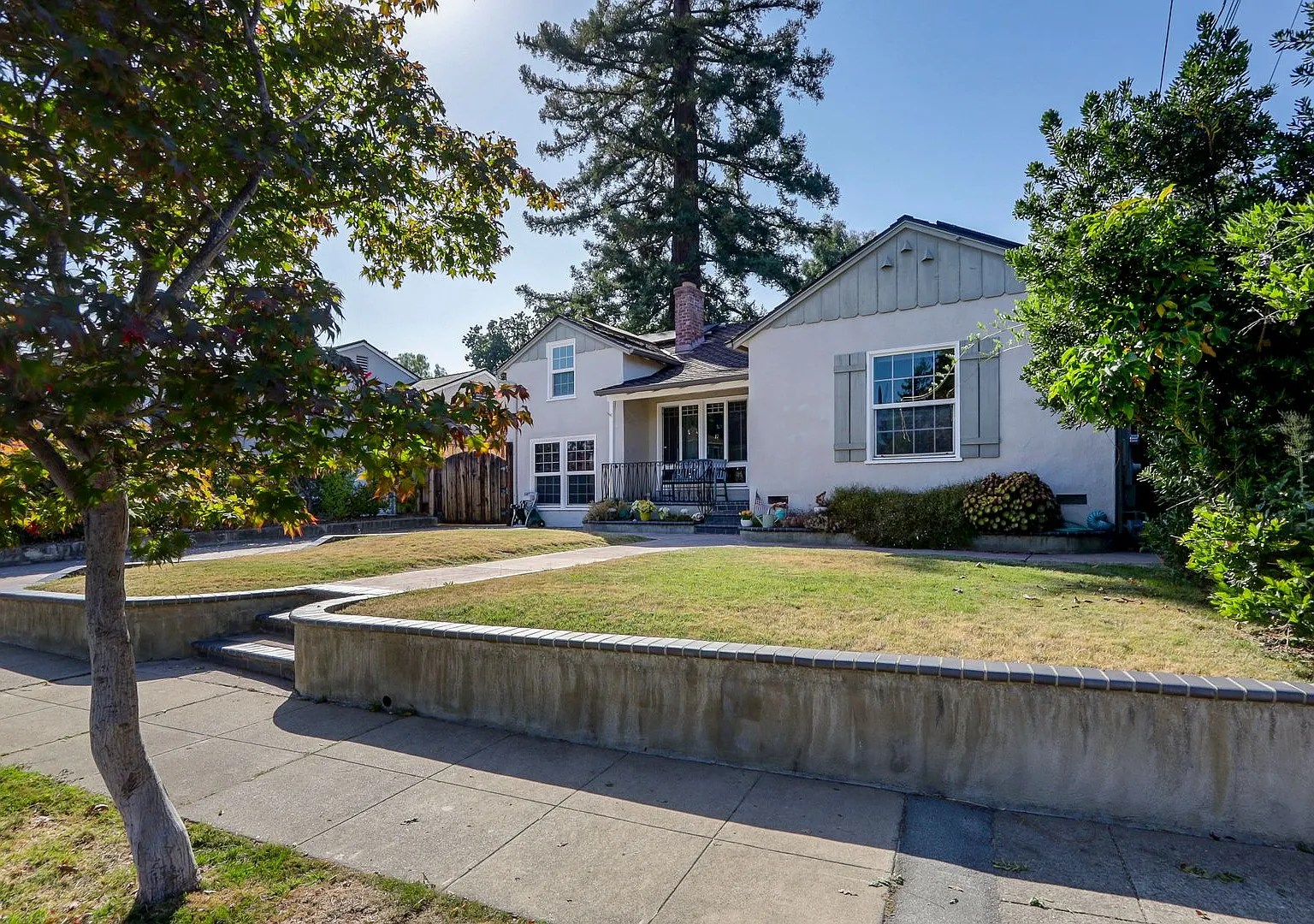 5BR/3BA Pet-Friendly Entire Property with Separate Guest House | Redwood City | YouTube Tour — Photo 1