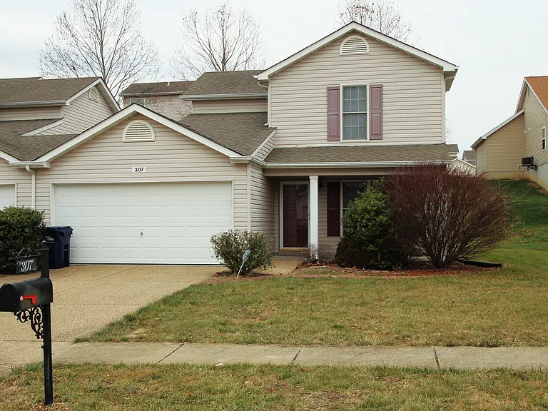307 Columbia Dr — Photo 1