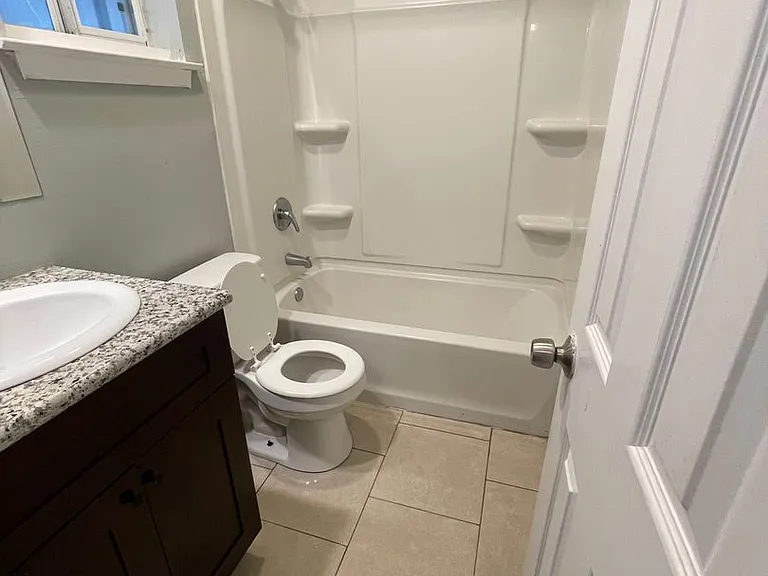 644 N Donmoor Ave #4 — Photo 7