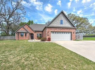1806 Sandpiper Ave, Lowell, AR 72745