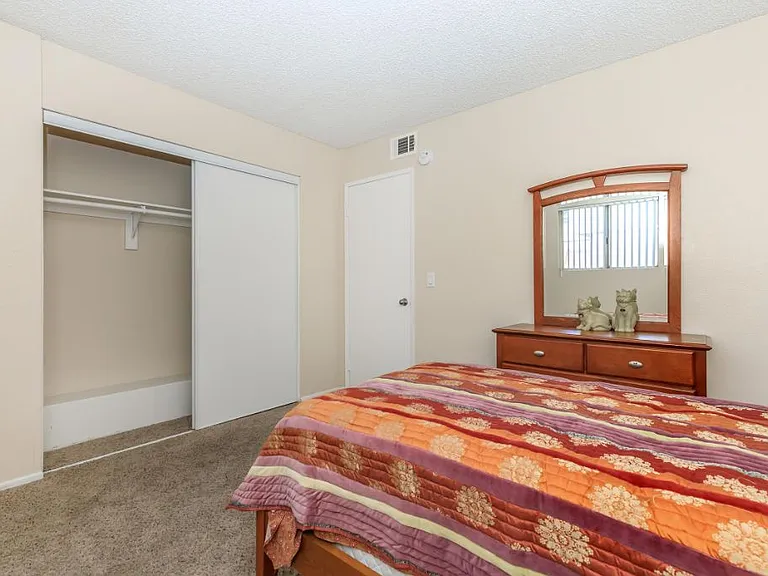 Sunset View Apartments — Photo 47