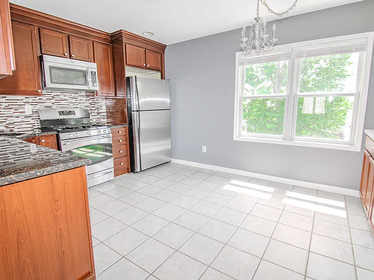45-49 Stuyvesant Ave #16 — Photo 5