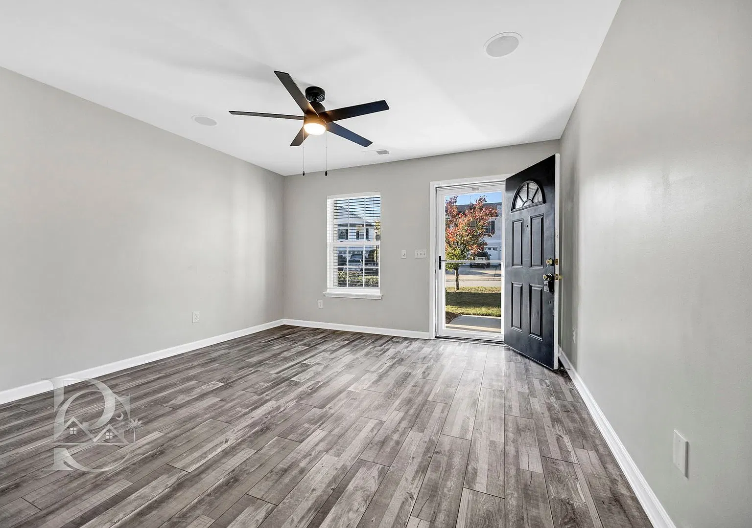 Remodeled 3 Bedroom Home In Elgin's Jacobs Creek — Photo 4