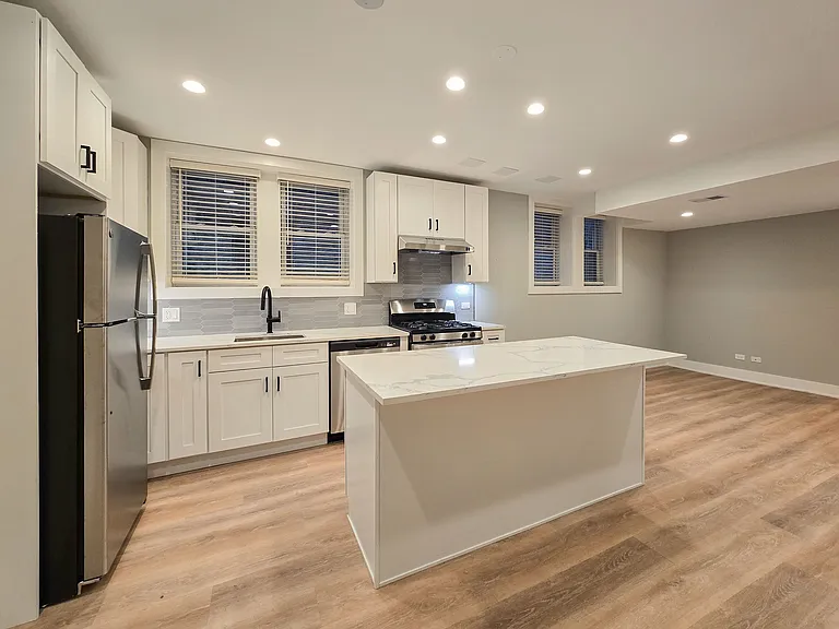 4839 1/2 N Wolcott Ave #G — Photo 1