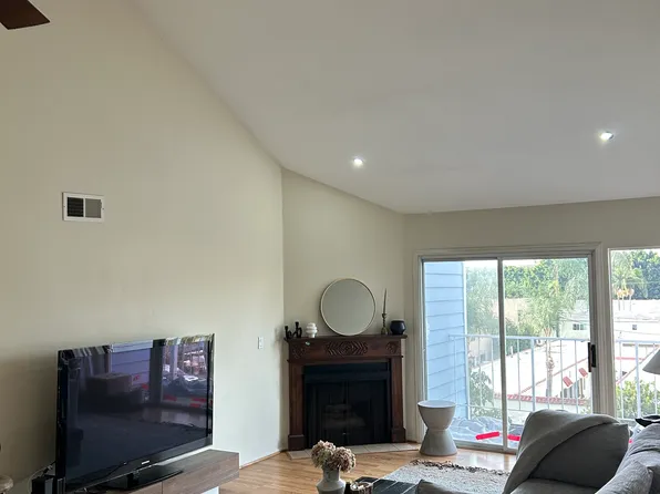 955 E 3rd St Unit 402, Long Beach, CA 90802