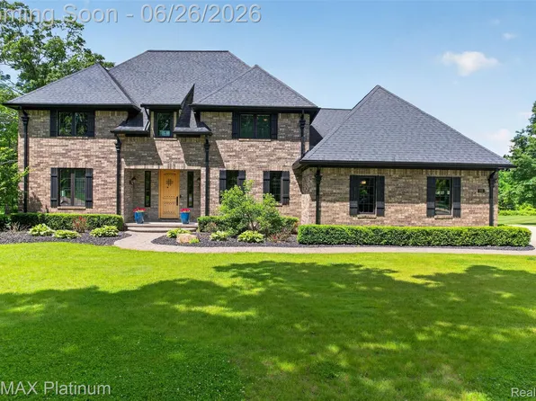 201 Mystic Meadows Ct, Howell, MI 48843