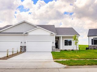 16720 Walnut Meadows Cir, Urbandale, IA 50323
