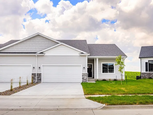 16720 Walnut Meadows Cir, Urbandale, IA 50323