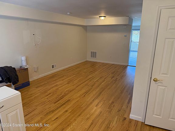 3rd image of 26 Trina Ln