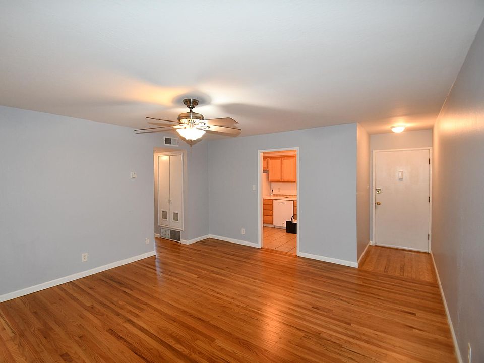 Living room / front entrance