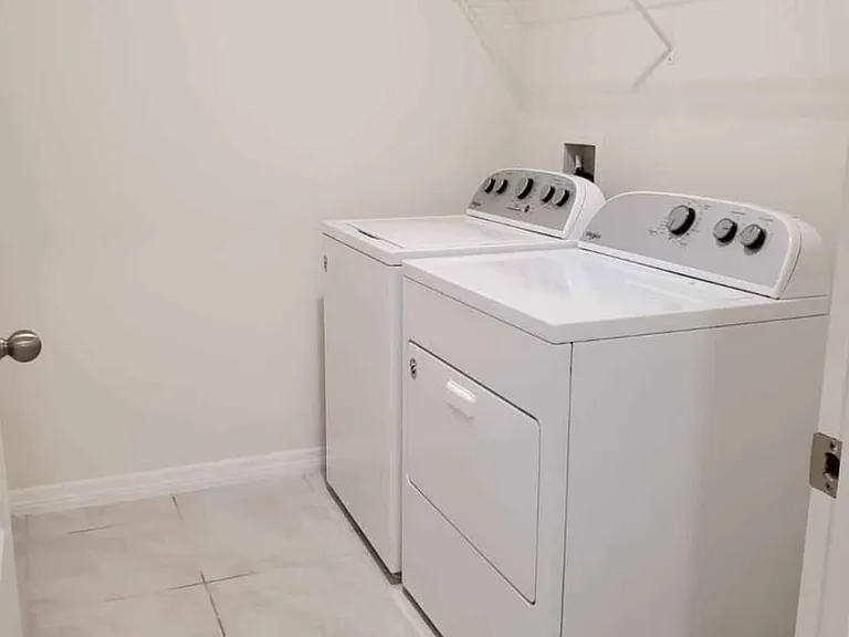 204 Sunset Point Dr — Photo 5
