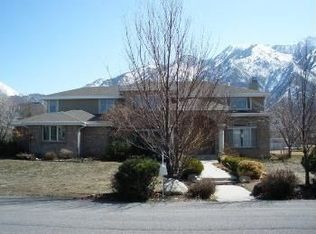 8 S Snowstar Ln, Sandy, UT 84092