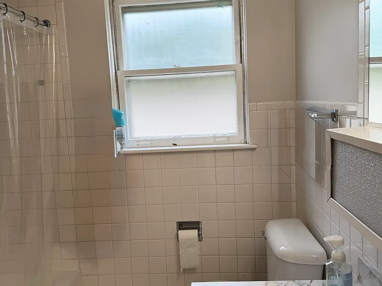 2848 Auxplaines Ave #G — Photo 8