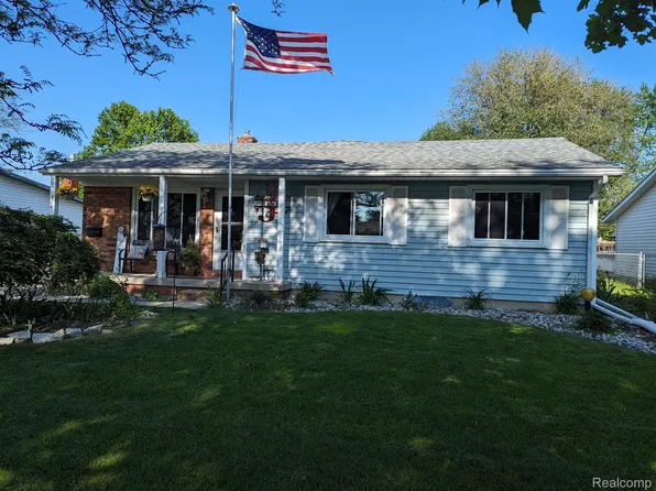904 Huntington Dr, Owosso, MI 48867