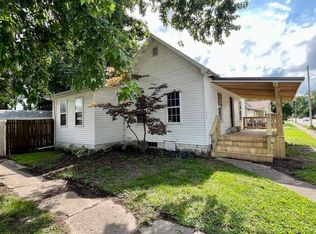 902 W Franklin St, Taylorville, IL 62568