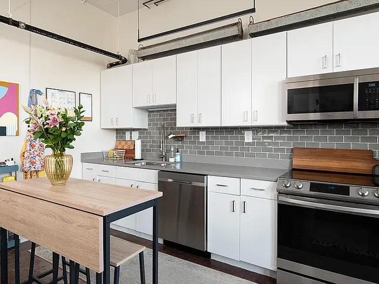 Updated kitchen with stainless appliances and full cookware included