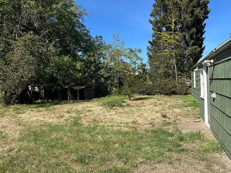 1560 Robert St — Photo 40
