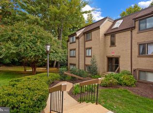 1639 Parkcrest Cir APT 300, Reston, VA 20190