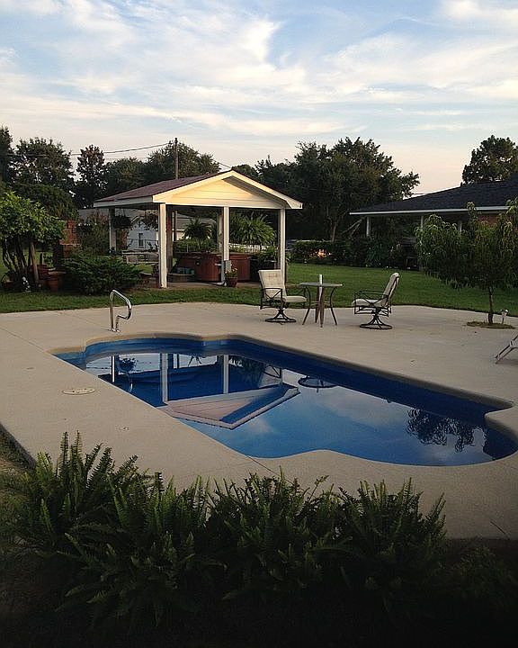 Pool and Hottub area