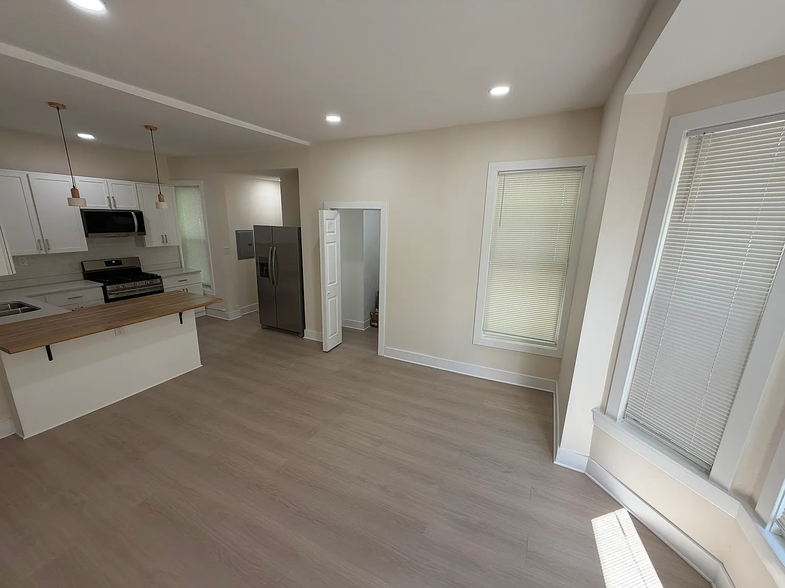 4 bed, 1500 sqft, $4,300 — Photo 3