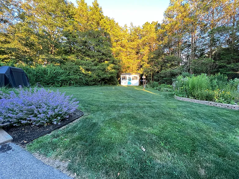 629 E Main Rd — Photo 2