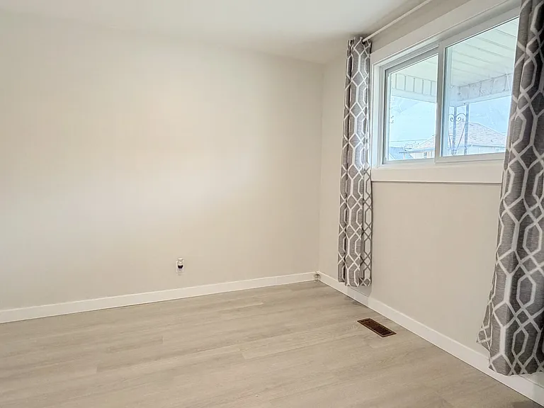 1091 Marion Ave #MAIN — Photo 14