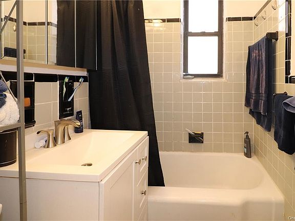 3rd image of 749 E 231st St APT 2C