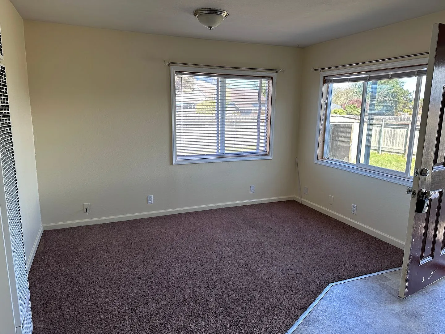 160 Melvin — Photo 2
