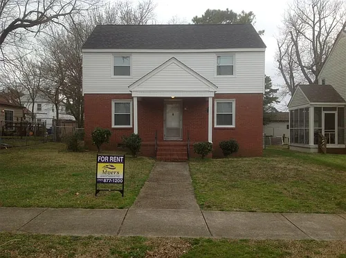 1709 Oak Ave Photo 1
