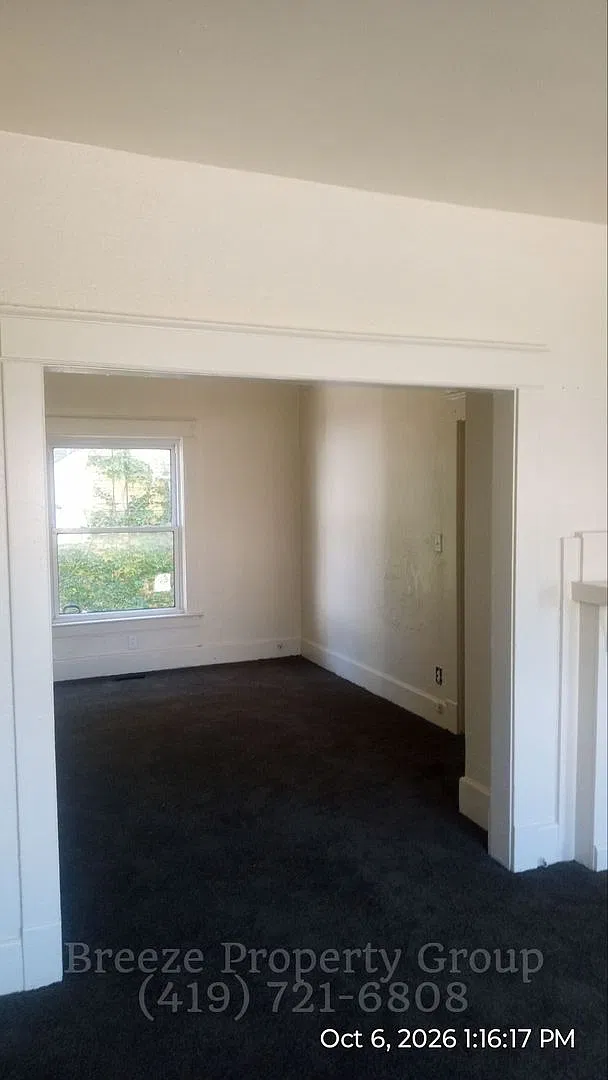 291-295 E Broadway St — Photo 1