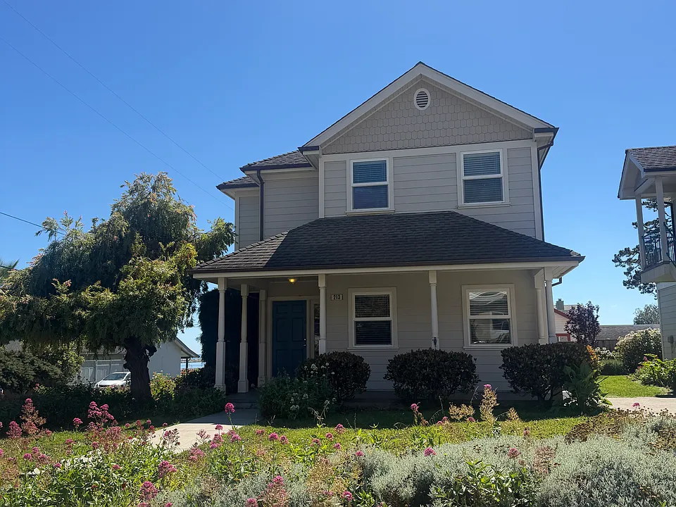 213 Valencia Ave
