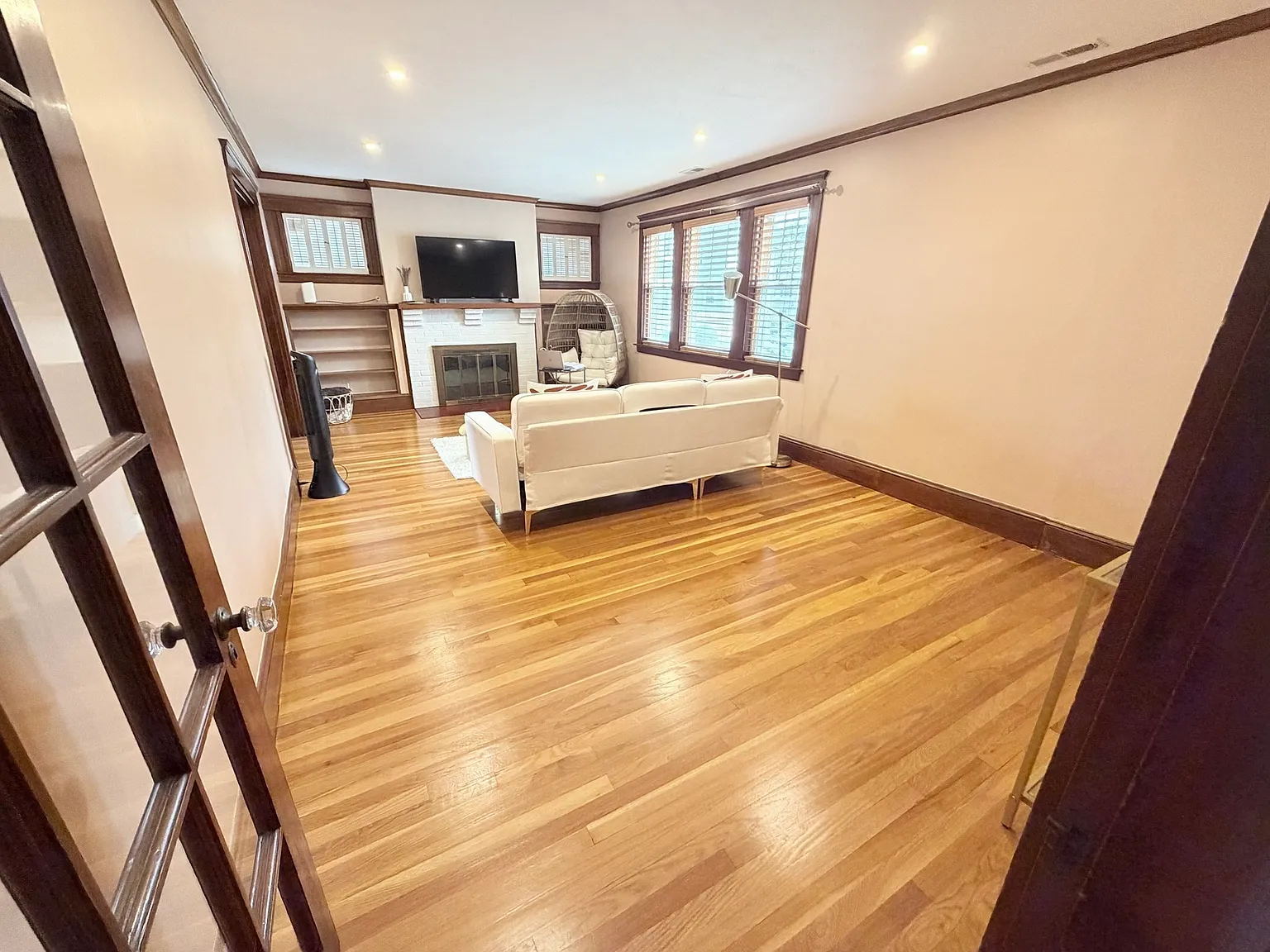 4 bed, 2.0 bath, 1600 sqft, $3,800 — Photo 3