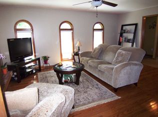 48 Royce Dr, Oswego, IL 60543