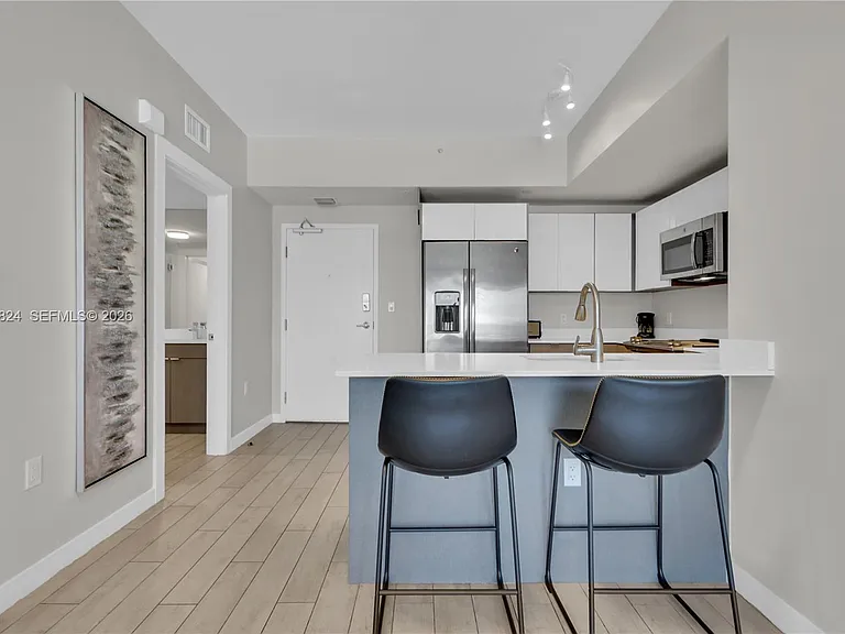 321 NE 26th St #806 — Photo 7