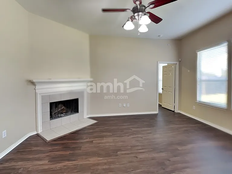 2113 Breezeway Ln — Photo 9