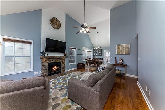 1st image of 2944 Brewster Dr