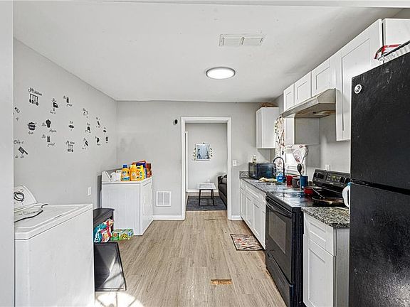 4th image of 1128 Fair St SW