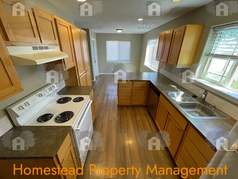 479 Broad St S — Photo 3