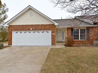 212 Fairgate Dr, Saint Peters, MO 63376
