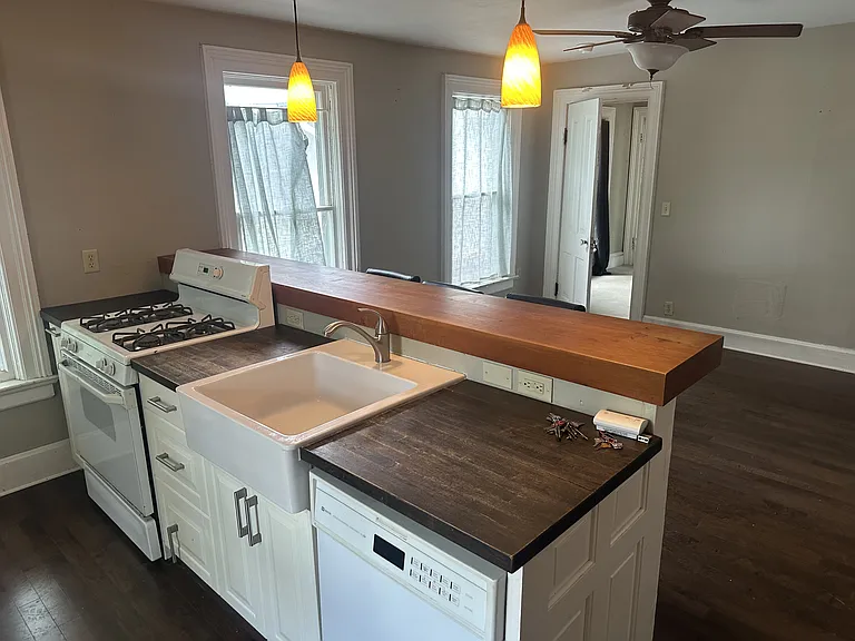 408 N Carroll St — Photo 3