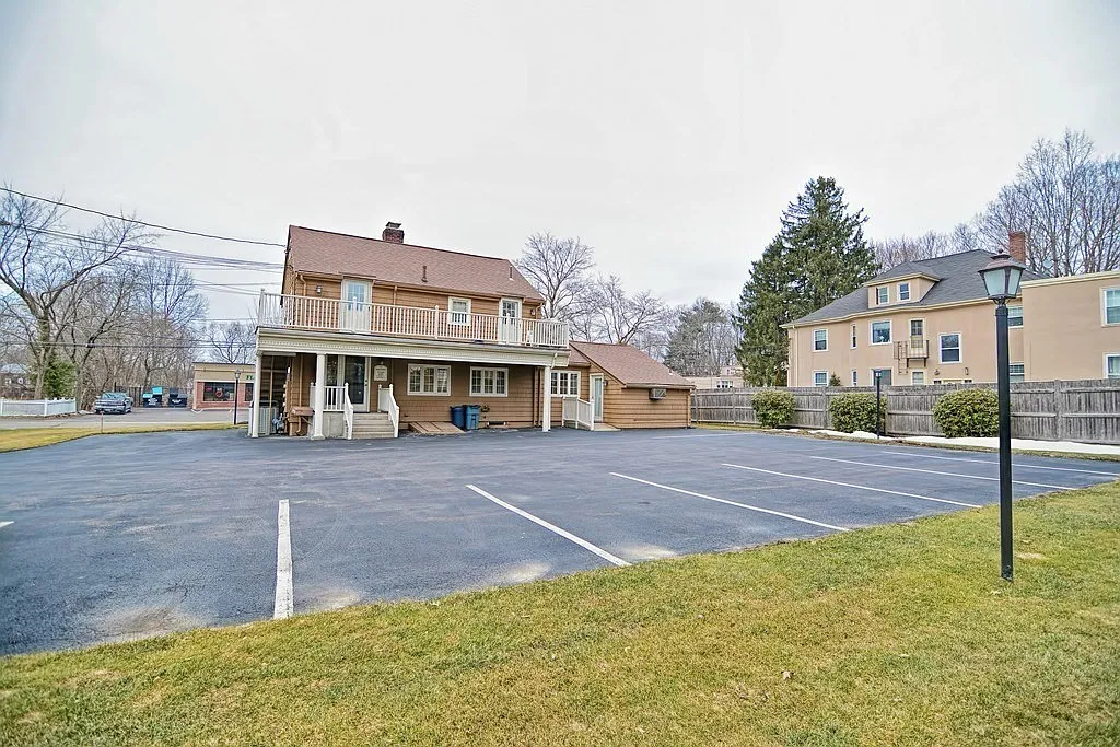 Building Photo - 1068 Main St #2