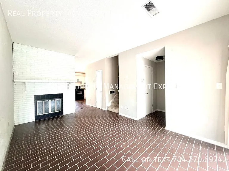 414 W 8th St — Photo 5