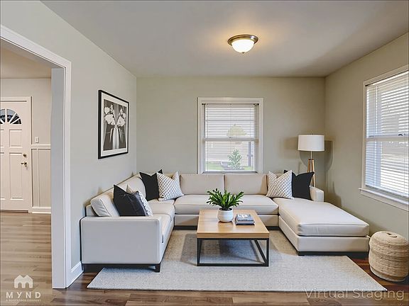 3rd image of 1105 S Parkwood Dr