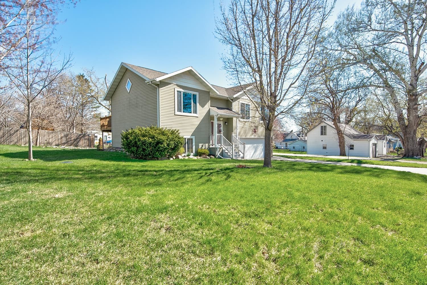414 19th St, Spirit Lake, IA 51360 Zillow