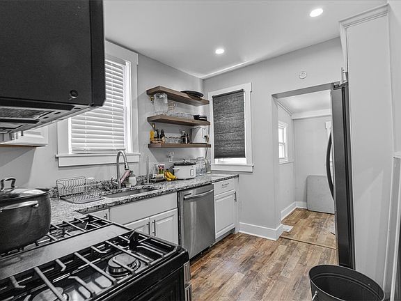 5th image of 1517 Center St
