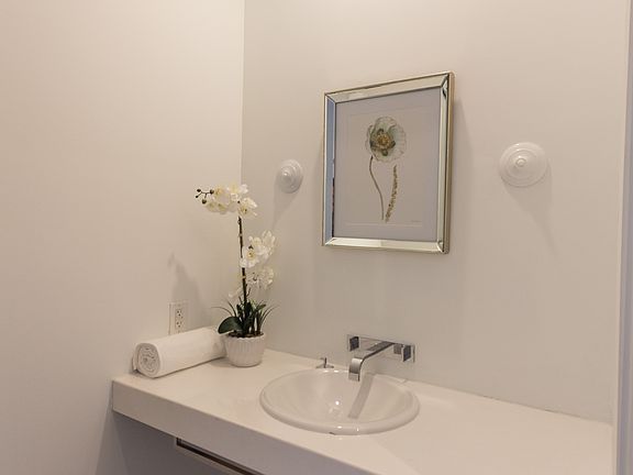 Powder rm-floating vanity